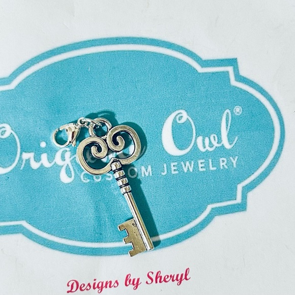 Origami Owl Silver key dangle 2” - retired but new - Picture 4 of 6